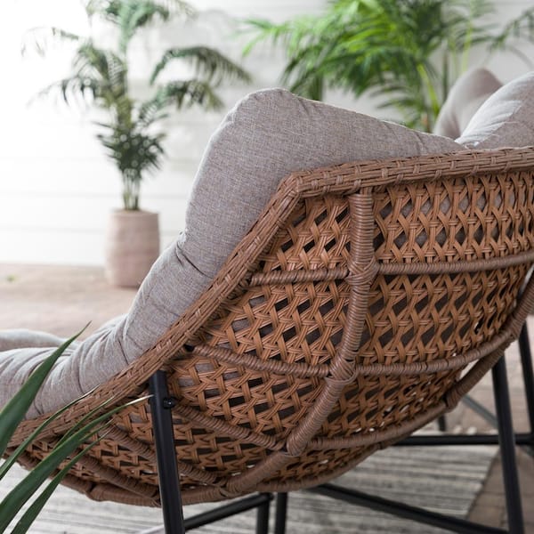 https://images.thdstatic.com/productImages/66973436-28e8-4364-b498-be8cf3a72f30/svn/walker-edison-furniture-company-outdoor-lounge-chairs-hdrrsc2nl-77_600.jpg