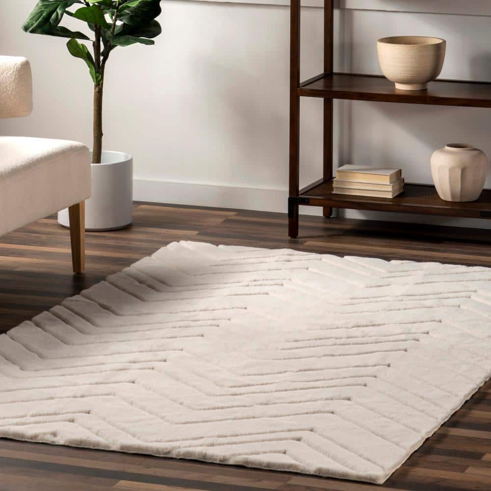 Off-White Chevron Synthetic Runner Rug, Machine Washable, Non-Slip