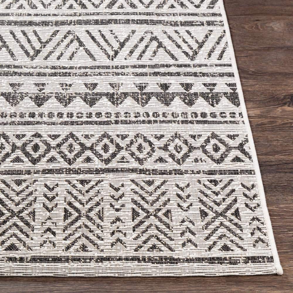 Charcoal and White Oval Synthetic Indoor/Outdoor Area Rug