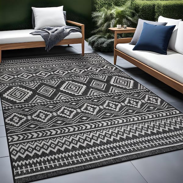5 X 7 Black White Waikiki Modern Moroccan Indoor Outdoor Area Rug