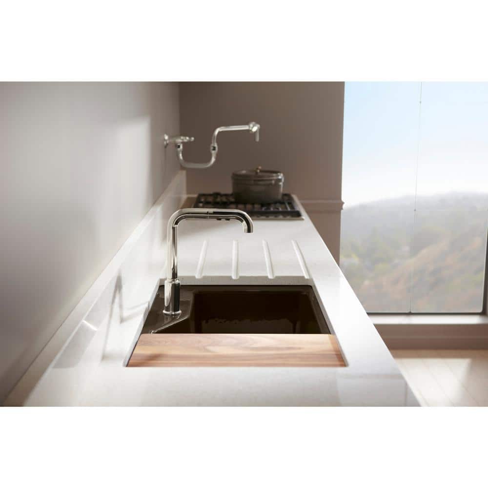 Sleek Stainless Steel Single-Handle Kitchen Faucet with Pull-Out Spray