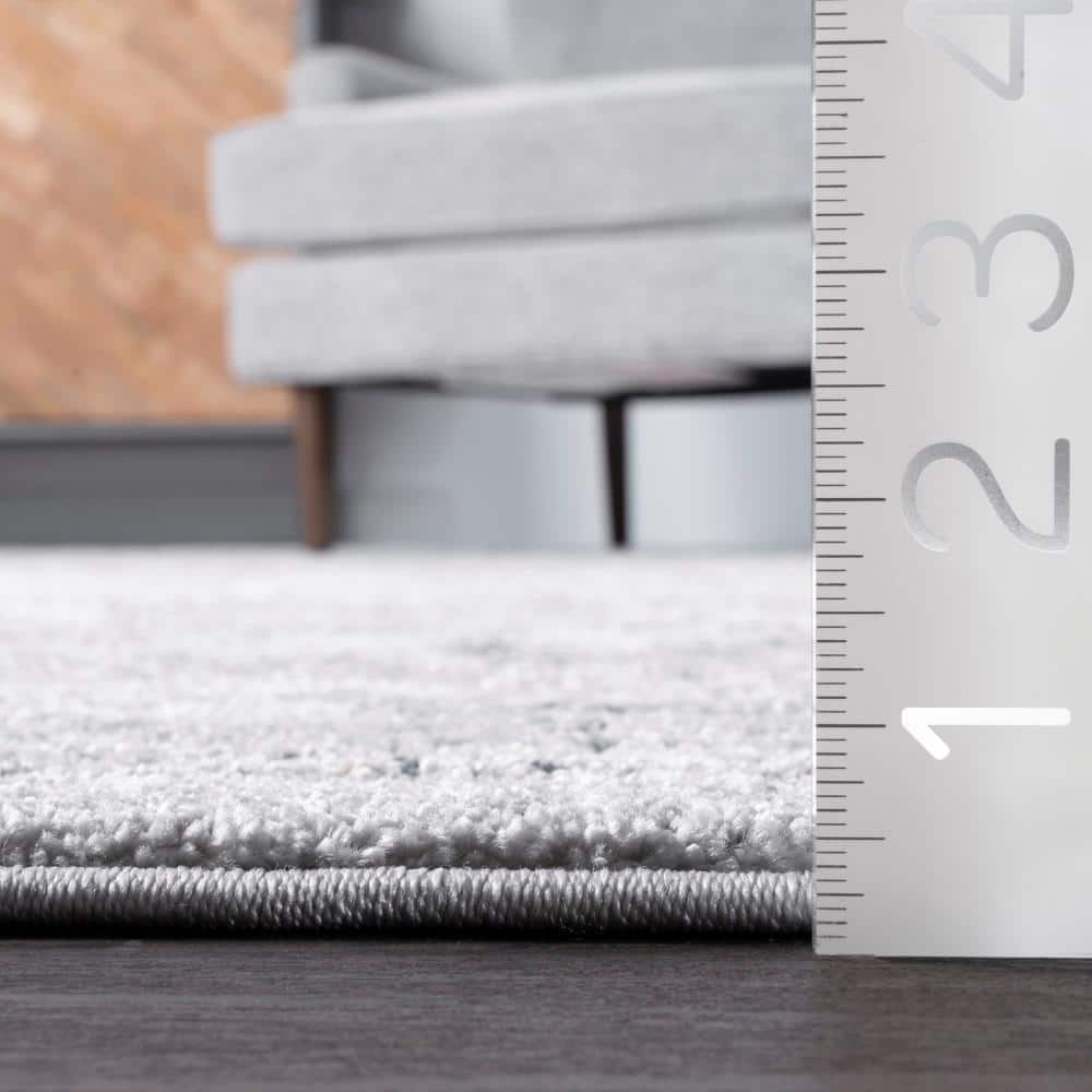 Gray 4' x 6' Synthetic Medallion Area Rug