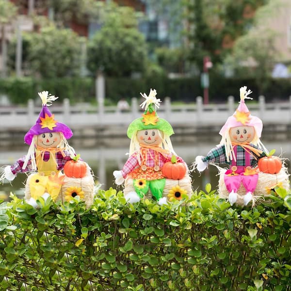 Gardenised 18 in. Sitting on Straw, Hay Bales Multicolor Trio