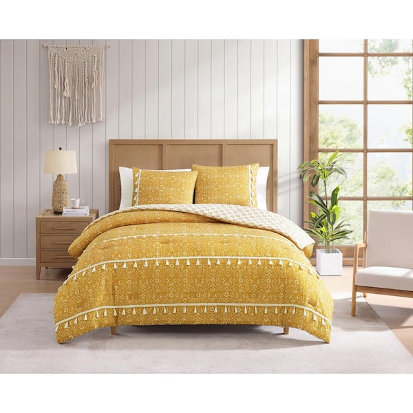 DESIGN STUDIO Pasadena Medallion 2-Piece Yellow Microfiber Comforter Set with Tassels-Twin
