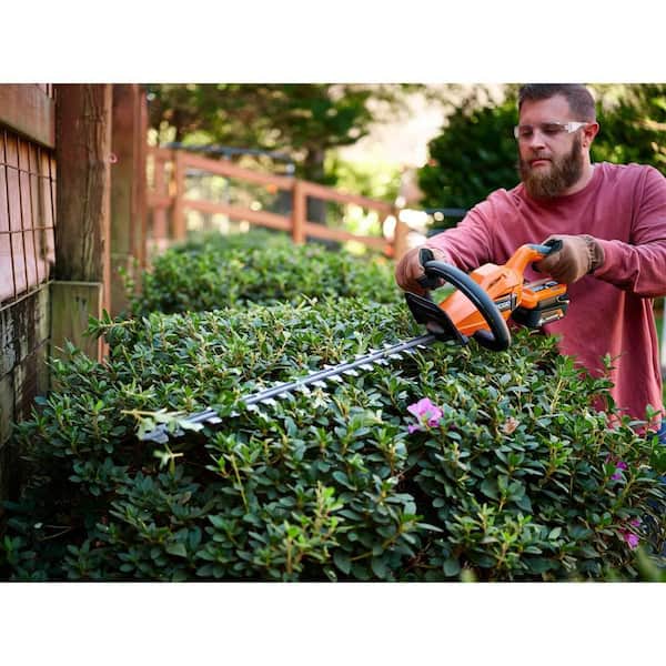 RIDGID 18V Brushless Cordless Hedge Trimmer Kit with 8.0 Ah MAX