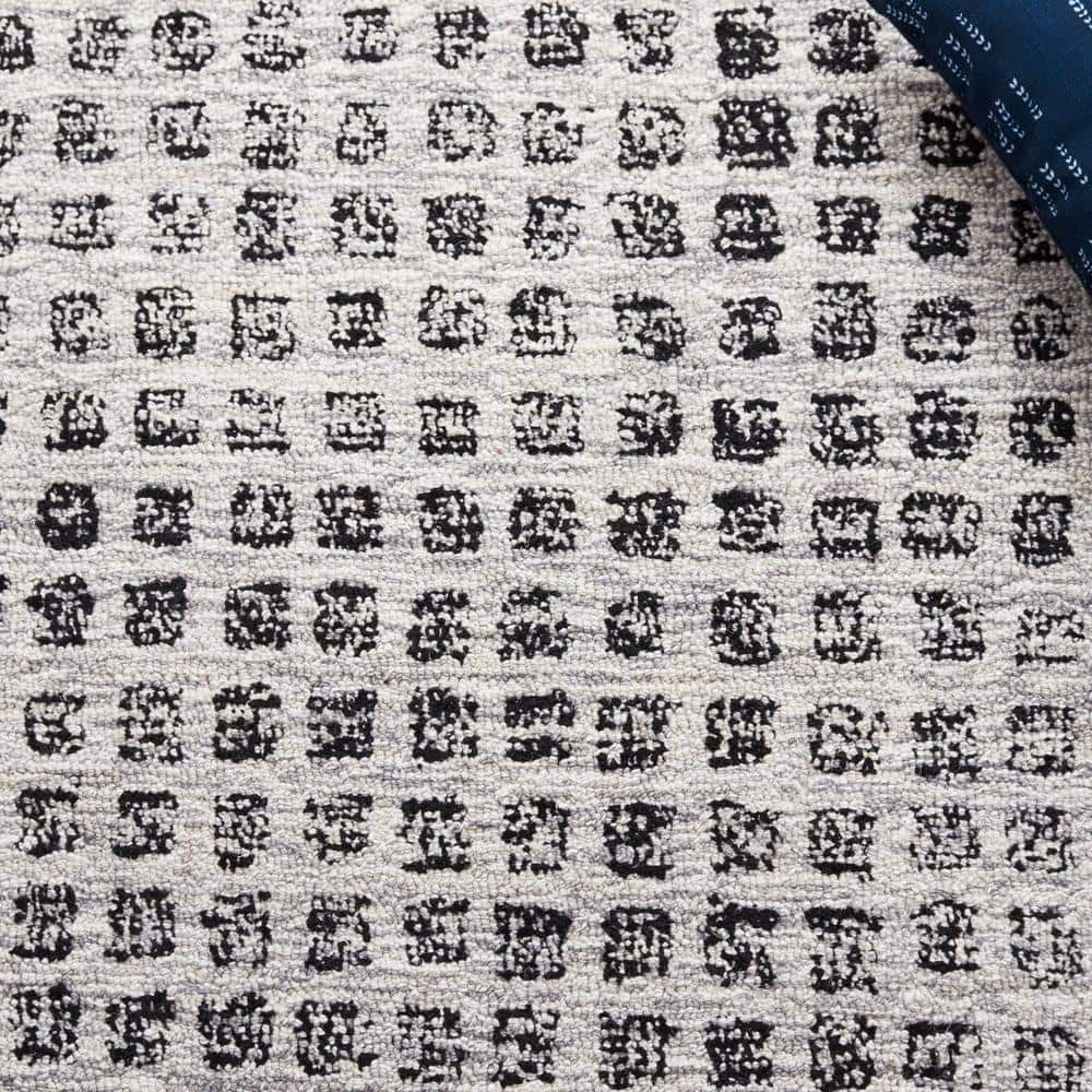 Silver and Black Tufted Wool 6' x 9' Area Rug