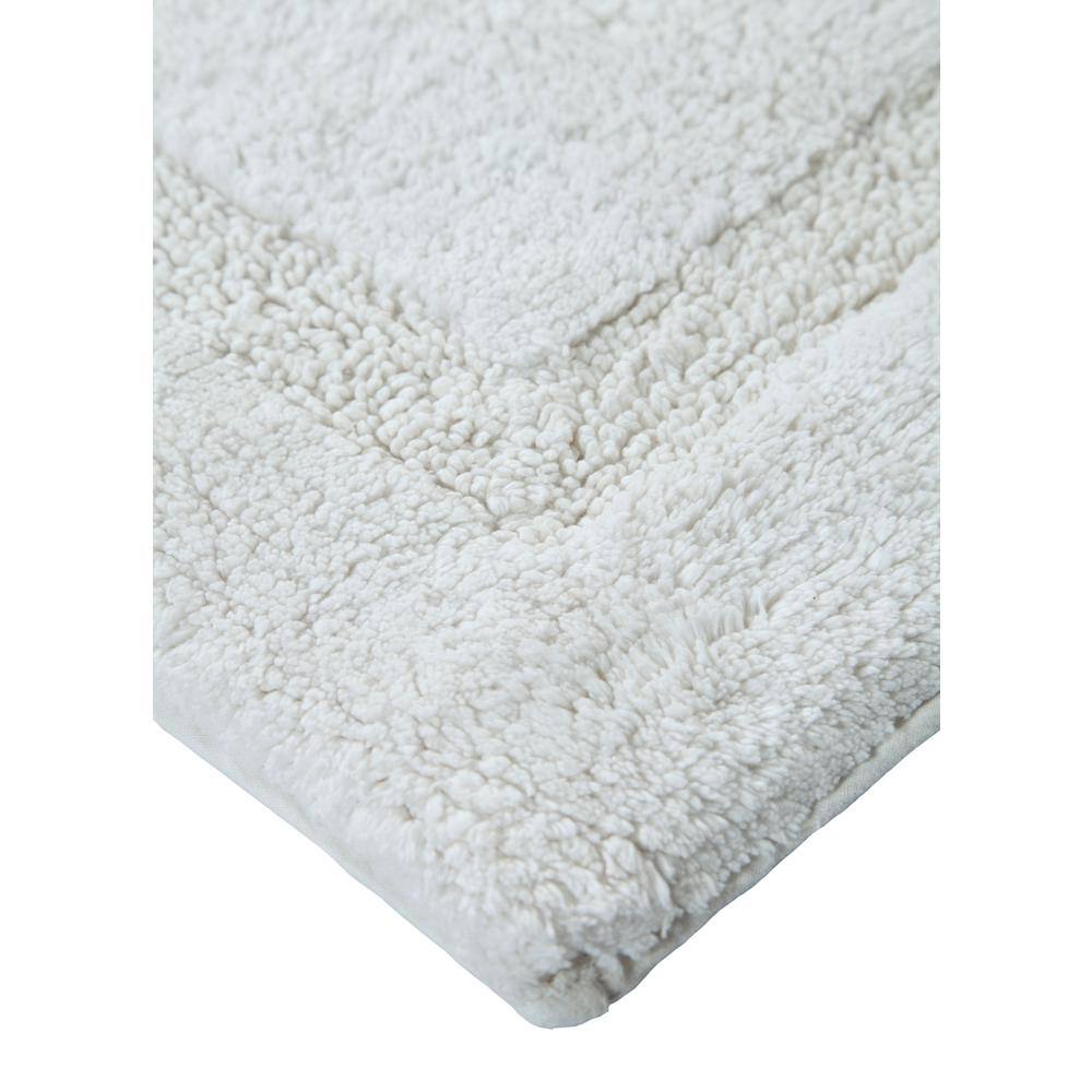 White Cotton Tufted Bath Rug with Latex Backing