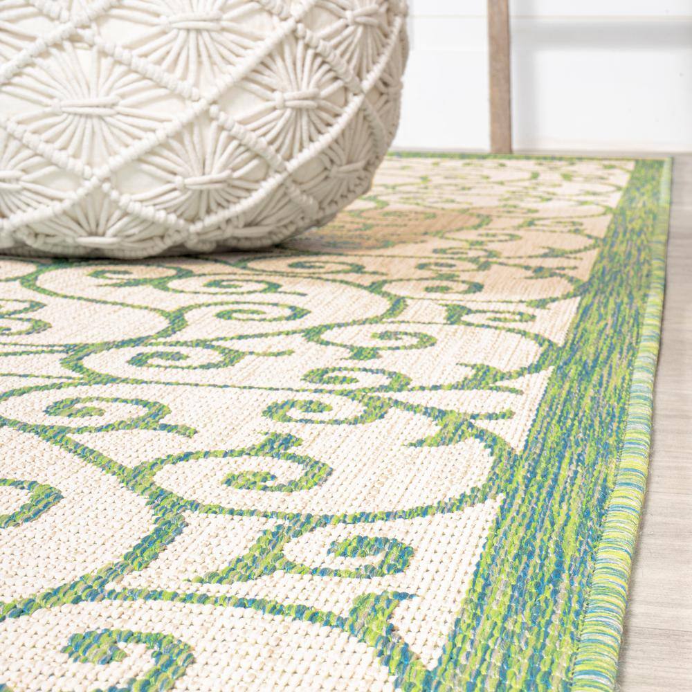 Vintage Filigree Cream/Green 5' Square Indoor/Outdoor Synthetic Rug