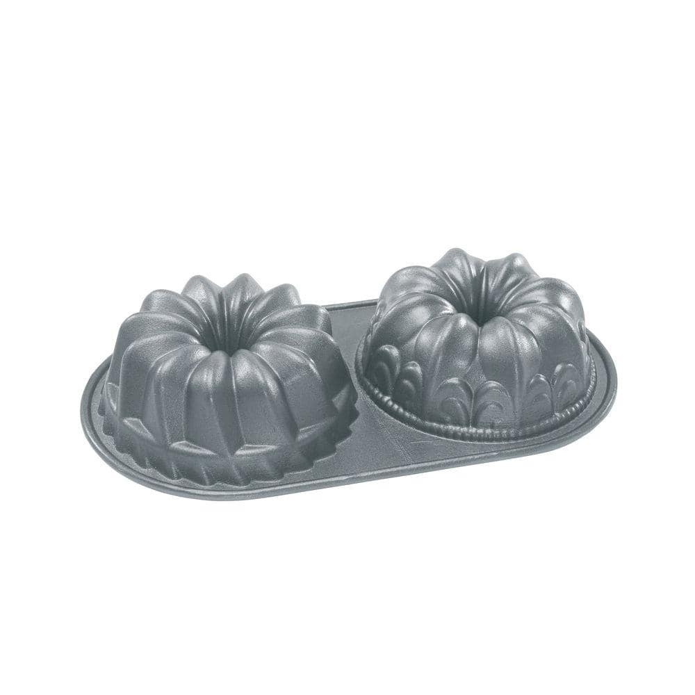 The Grinch™ Nonstick Cast Aluminum Cake Pan