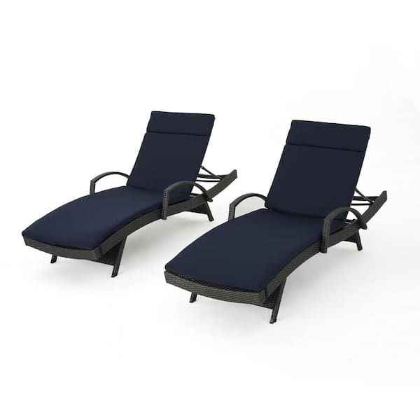 Gray 2-Piece Faux Rattan Outdoor Chaise Lounge Set with Navy Blue Cushions