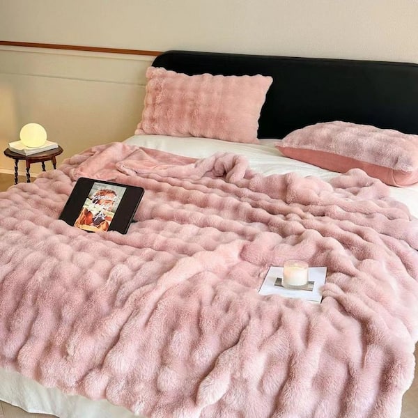 Goolela LATB Soft Cozy Pink Faux Fur Throw Blanket 60 x 80 in. Queen Size Blankets