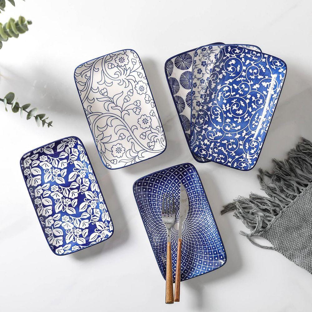 vintage-blue-decorative-plates