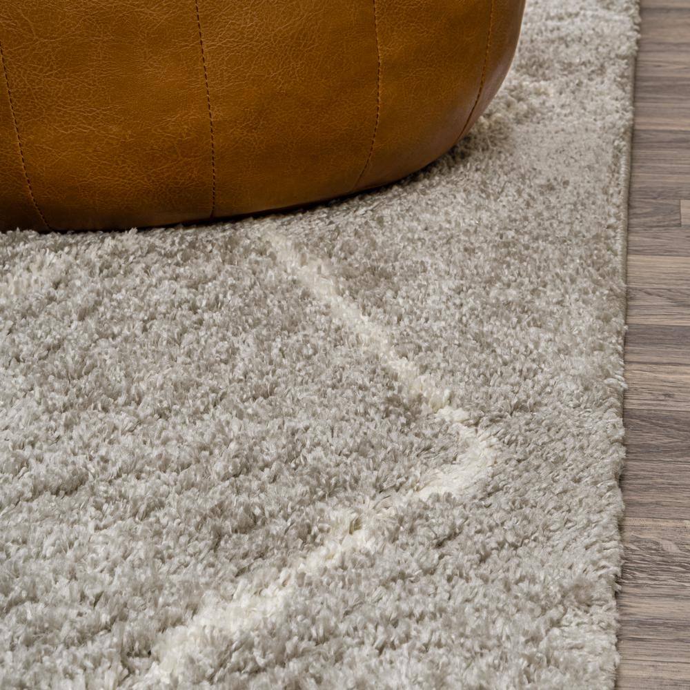 Catala Gray and Ivory Diamond Shag 5' x 8' Area Rug