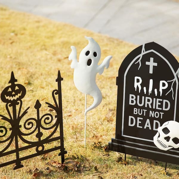 Glitzhome 24 in. H Halloween Metal Graveyard Set Yard Stake