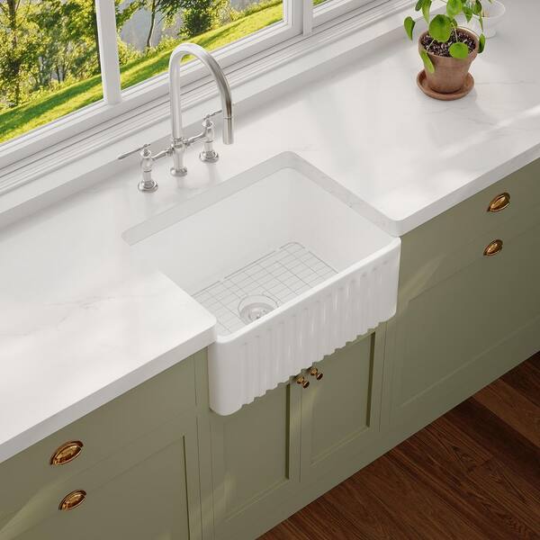 Eridanus Brooklyn 24 in. W x 18 in. D Single Bowl Farmhouse Apron