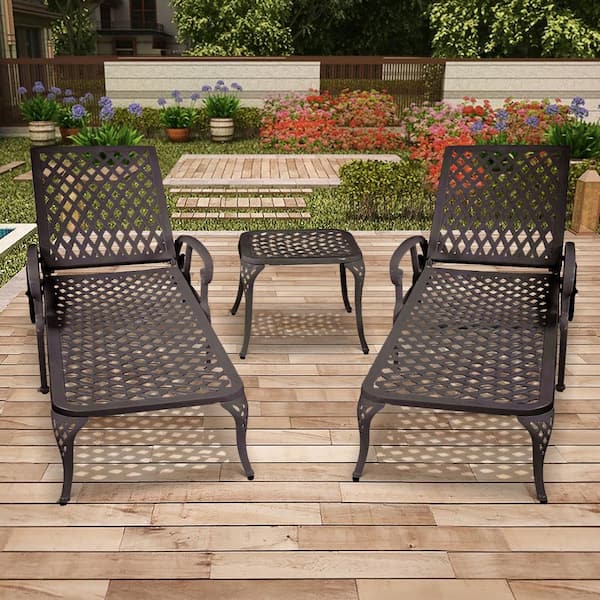 Runesay Aluminum Cast Outdoor Lounge Chair in White Set of 2