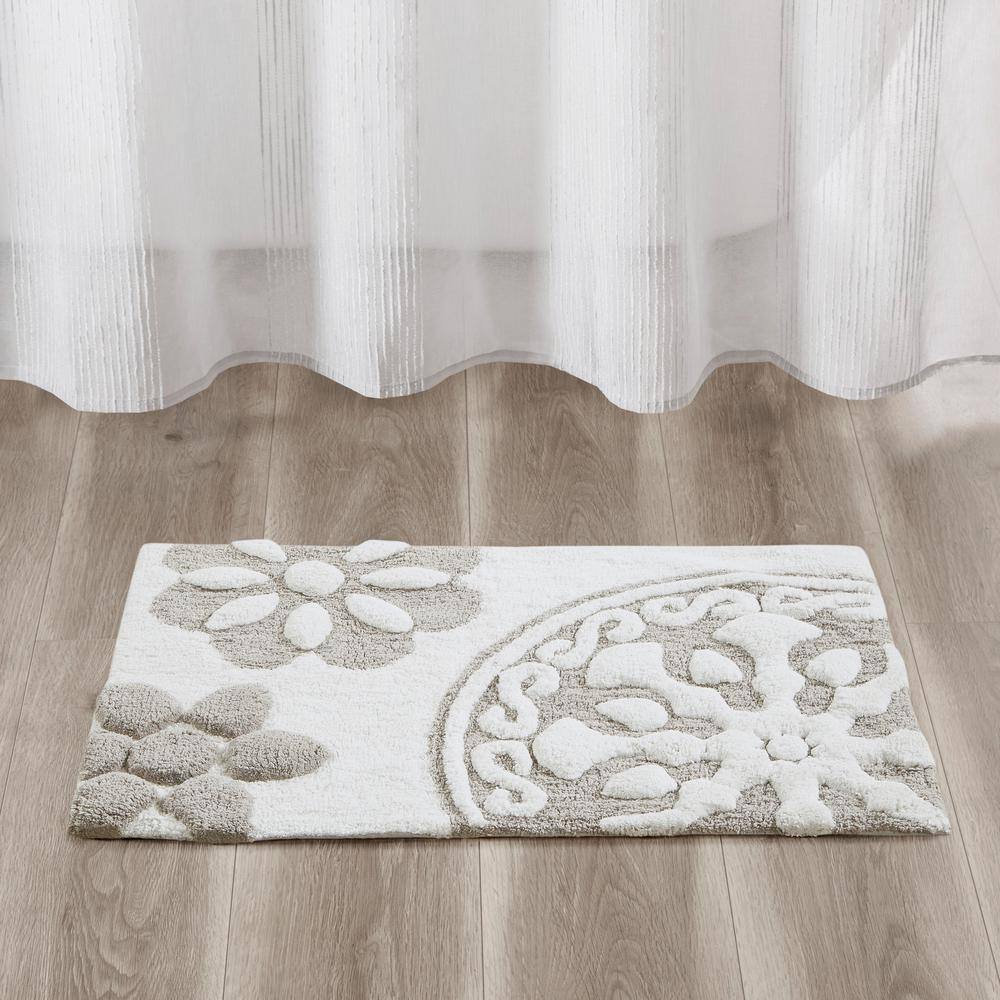 Gray and White Cotton Tufted Medallion Bath Rug 20" x 30"