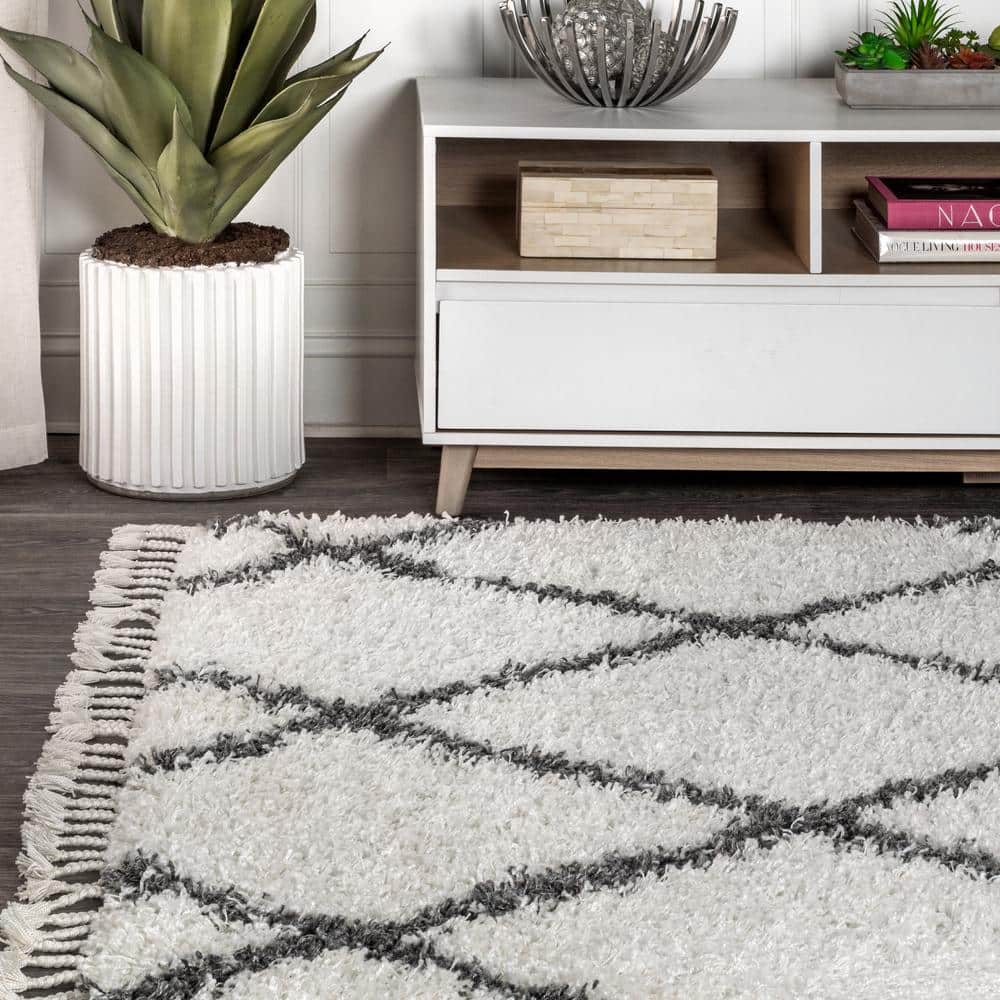 Reversible Grey/Cream Moroccan Geometric Trellis Shag Rug 4' x 6'