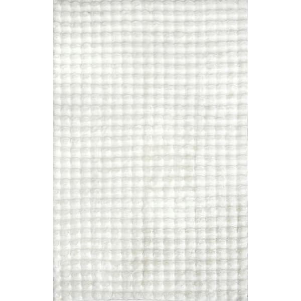 nuLOOM Jeni Solid Faux Rabbit Machine Washable White 3 ft. 9 in. x 6 ft. Area Rug