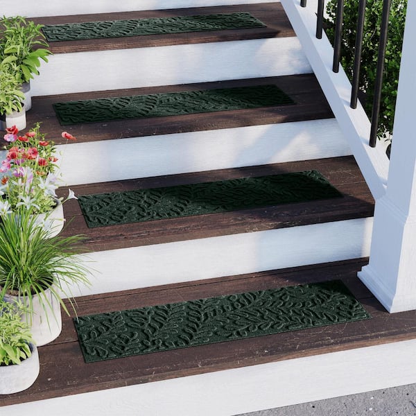 Waterhog Boxwood 8.5 in. x 30 in. PET Polyester Indoor Outdoor Stair Tread Cover (Set of 4) Evergreen