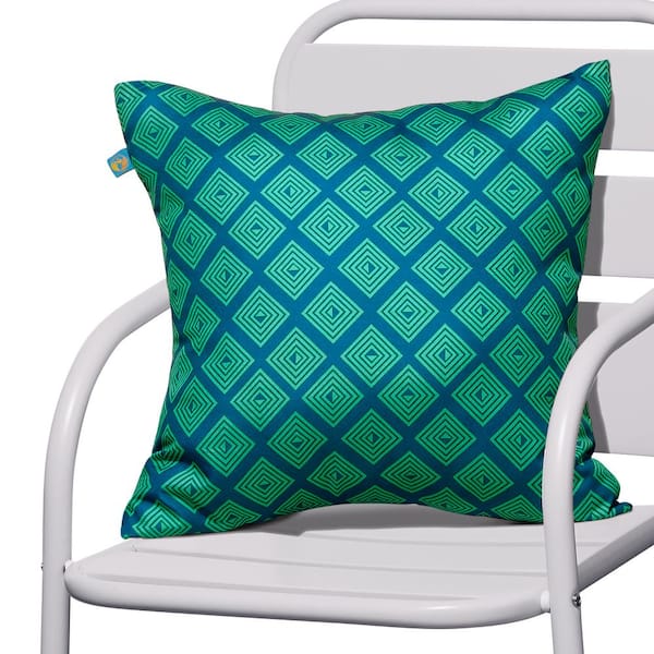 https://images.thdstatic.com/productImages/68181b02-67a5-48c0-a5ff-59c92ab92599/svn/classic-accessories-outdoor-throw-pillows-ptop1818-4f_600.jpg