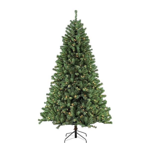 Puleo International 7.5 ft. Pre-Lit Northern Fir Artificial Christmas Tree with 600 Clear Lights