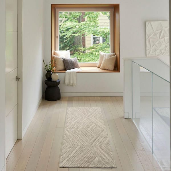 Graceful Grey 2 ft. x 8 ft. Geometric Contemporary Runner Area Rug