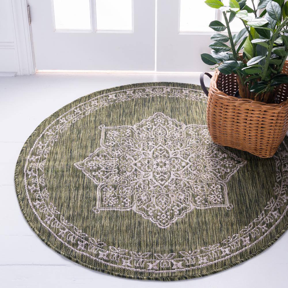 Easy-Care Green Synthetic 4' Round Outdoor Rug