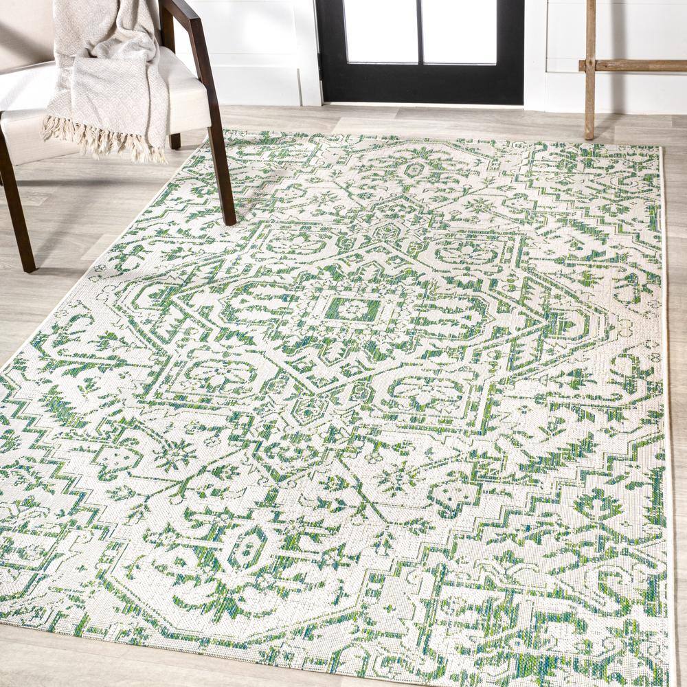 Estrella Green and Cream Synthetic Medallion 4' x 6' Area Rug