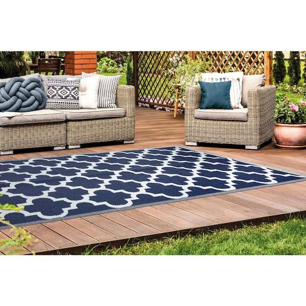 https://images.thdstatic.com/productImages/68bedda3-4518-48aa-94b9-796cb16b417e/svn/blue-white-beverly-rug-outdoor-rugs-hd-odr20946-5x8-e1_600.jpg