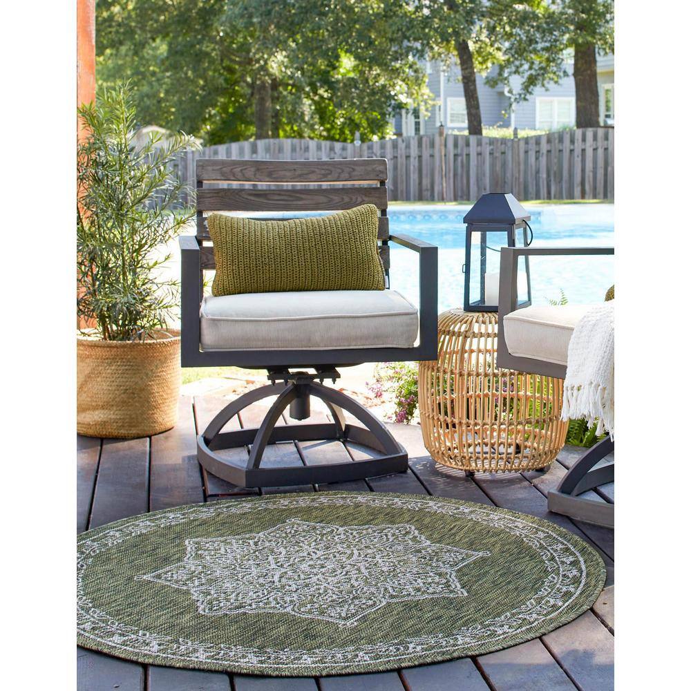 Easy-Care Green Synthetic 4' Round Outdoor Rug