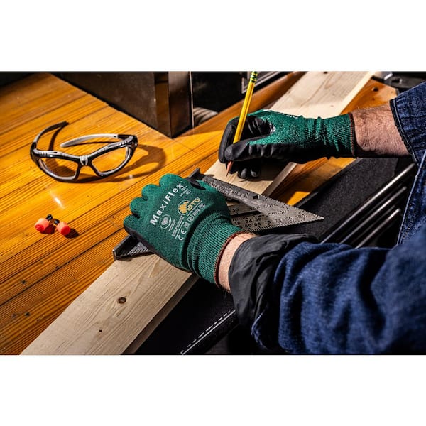 MaxiFlex Cut Men's Large Green ANSI 2-Premium Nitrile-Coated Outdoor and Work Gloves with Touchscreen (3-Pack)