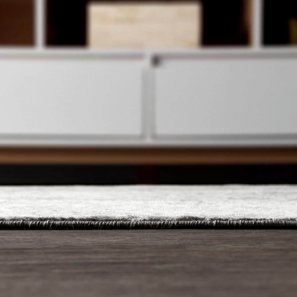Light Grey Synthetic Medallion 4' x 6' Area Rug
