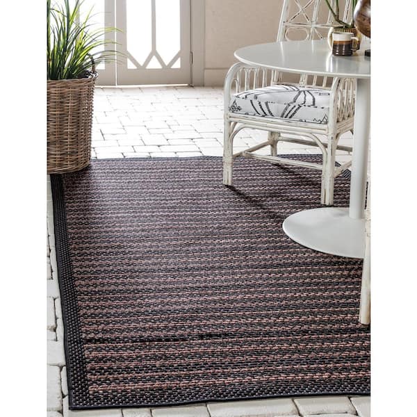 Outdoor Checkered Black 7' 0 x 10' 0 Area Rug