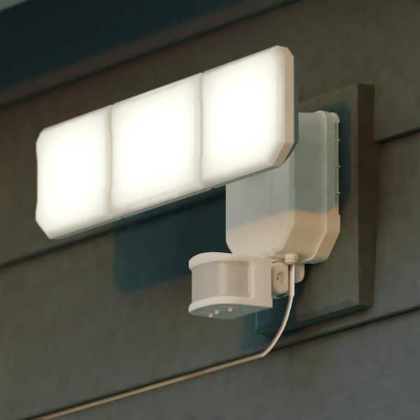 VAXCEL Solar Outdoor Security 2500 Lumen 240 Degree White Motion Sensing Dusk to Dawn Integrated LED Wall Flood Light