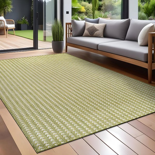 Arrow Olive 5 ft. x 7 ft. Chevron Striped Washable Indoor Outdoor Area Rug