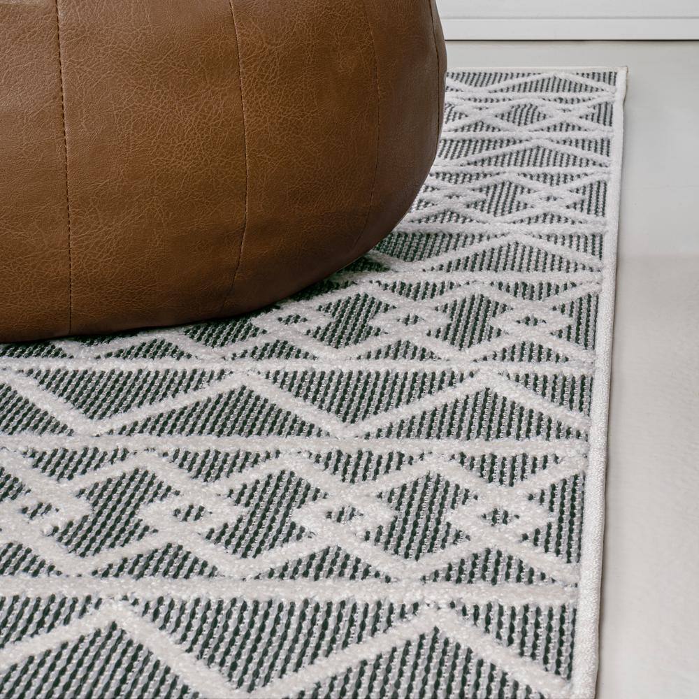 Aylan Black/Ivory Geometric High-Low Pile Synthetic Indoor/Outdoor Rug