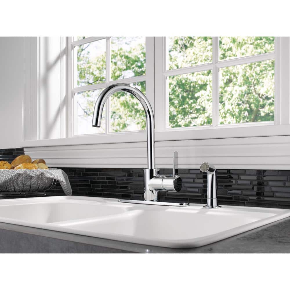 Chrome Single Handle Kitchen Faucet with Pull-out Spray