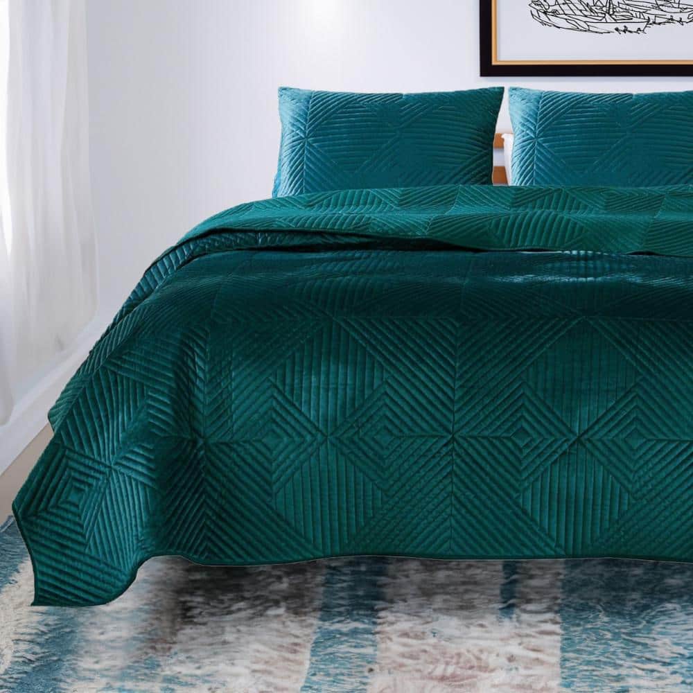 Green Geometric King Quilt Set with Velvet Face