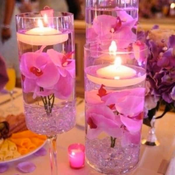 Guaranteed to get the “wow”! This floating canfle centerpiece is