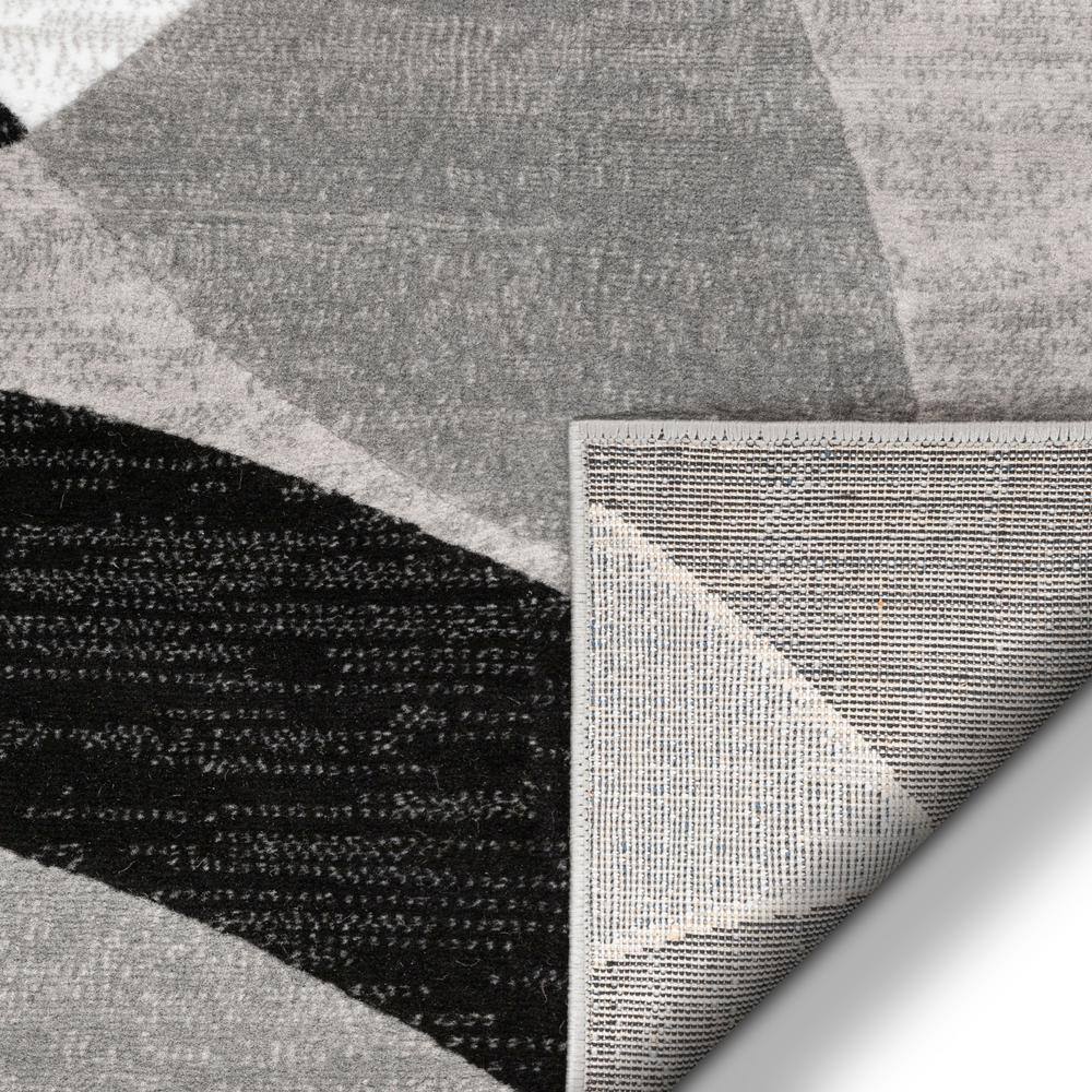 Gray Geometric 5' x 7' Stain-Resistant Area Rug