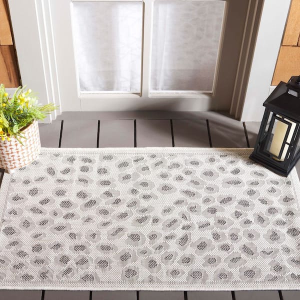 Courtyard Ivory/Gray 2 ft. x 4 ft. Geometric Cheetah Indoor/Outdoor Area Rug
