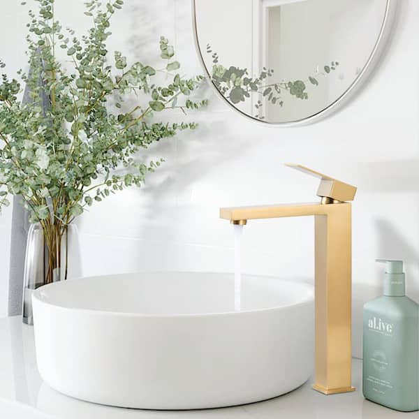 Single Handle Single Hole Bathroom Faucet with Drain Include in Gold