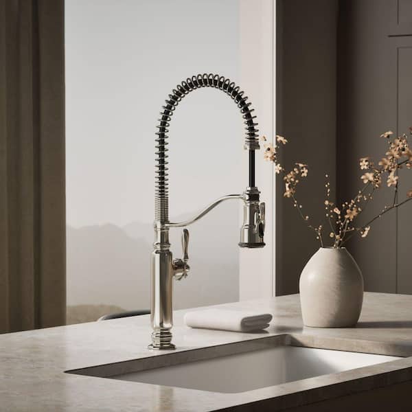 Tournant Single-Handle Pull-Down Sprayer Kitchen Faucet in Vibrant Stainless
