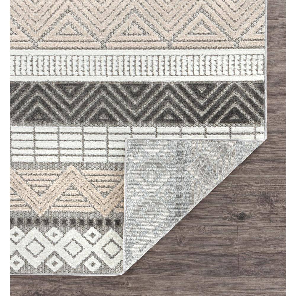 Gray Geometric 5' x 7' Indoor/Outdoor Area Rug