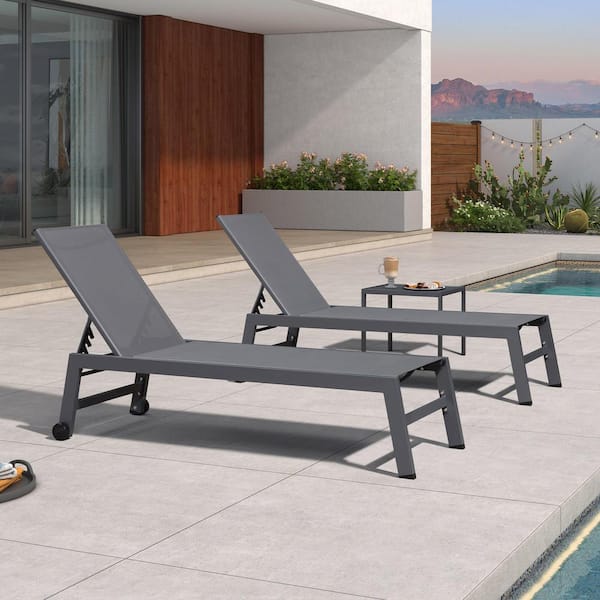 PURPLE LEAF 3-Pieces Aluminum Drak Grey Frame Outdoor Chaise Lounge Patio Lounge Chair with Side Table and Wheels, Charcoal Grey