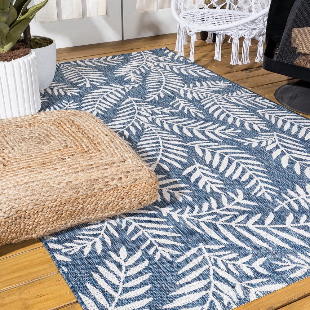5' x 8' Navy and Ivory Palm Frond Indoor/Outdoor Area Rug