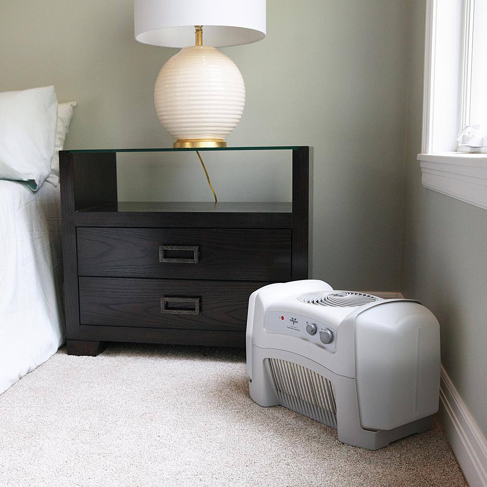 White 4-Gallon Evaporative Humidifier with Humidistat
