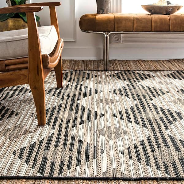 https://images.thdstatic.com/productImages/6a2e6653-10a6-42aa-8cd8-b5aaa07972e8/svn/gray-nuloom-outdoor-rugs-cttr10a-8010-1d_600.jpg