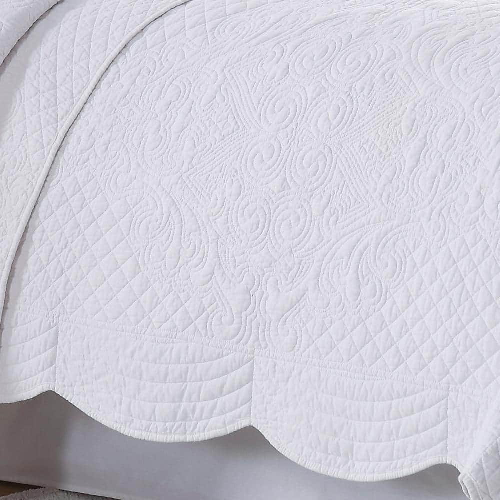 White Cotton Twin Scalloped Quilt Set